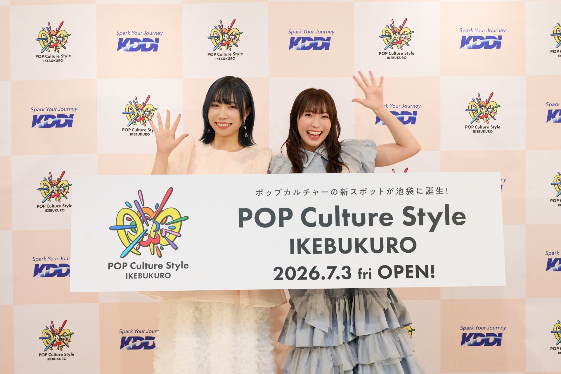 小林愛香と斉藤朱夏が「ラブライブ！」限定グッズをアピール、池袋に