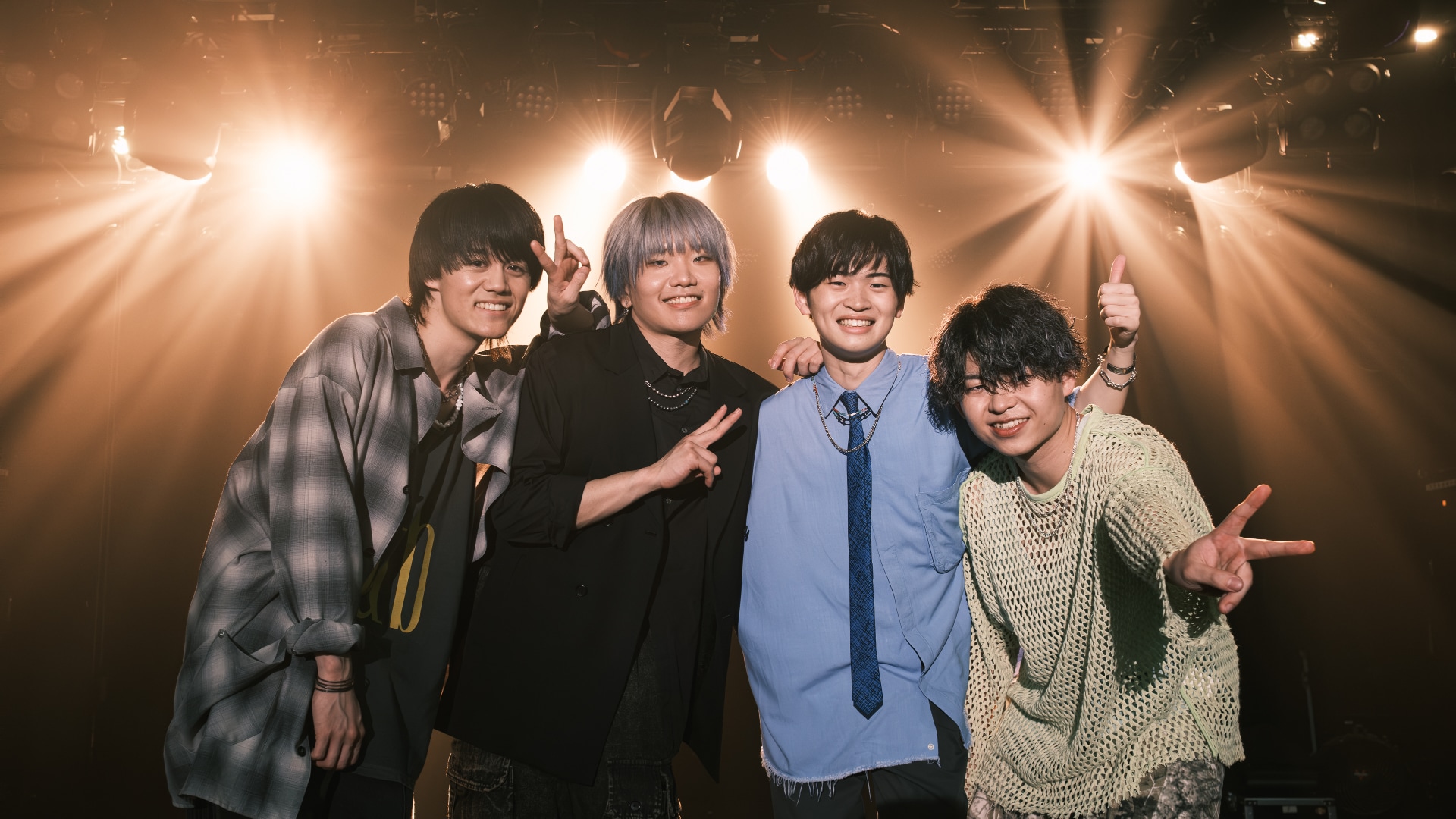 PURPLE BUBBLEがライブハウスのフロアで熱演「いきぬく」ミュージックビデオ公開