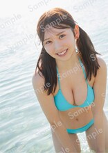 藤嶌果歩（日向坂46）1st写真集「果実の歩幅」写真集未掲載カット使用の折り目なしB3ポスター。©集英社／菊地泰久