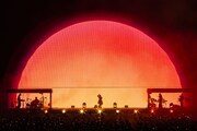 「モンストロ」のパフォーマンスの様子。（Photo by Mari Kinoshita）