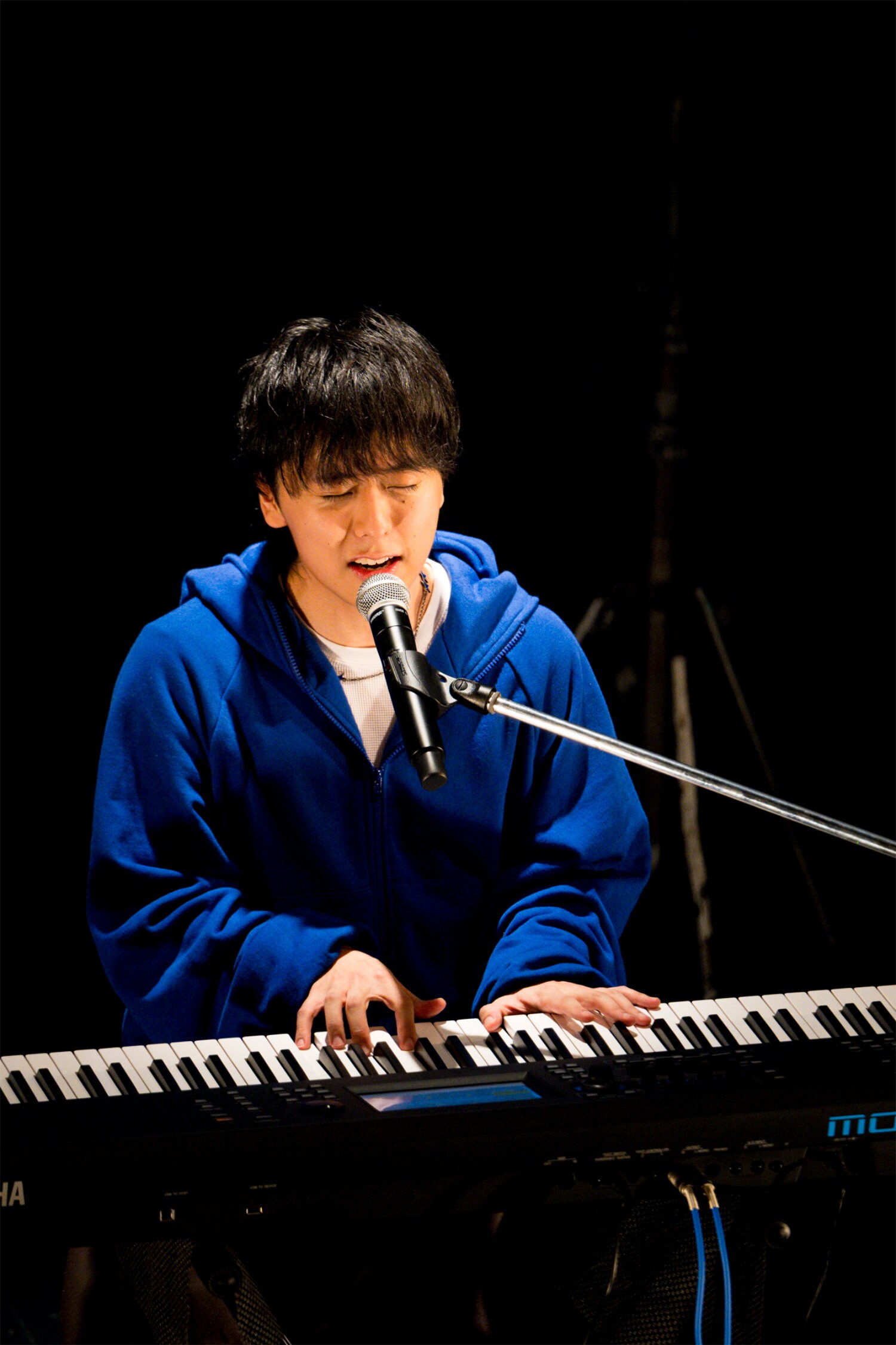 友成空は音楽で心の風景を描き出す、“本当の自分”をさらけ出した