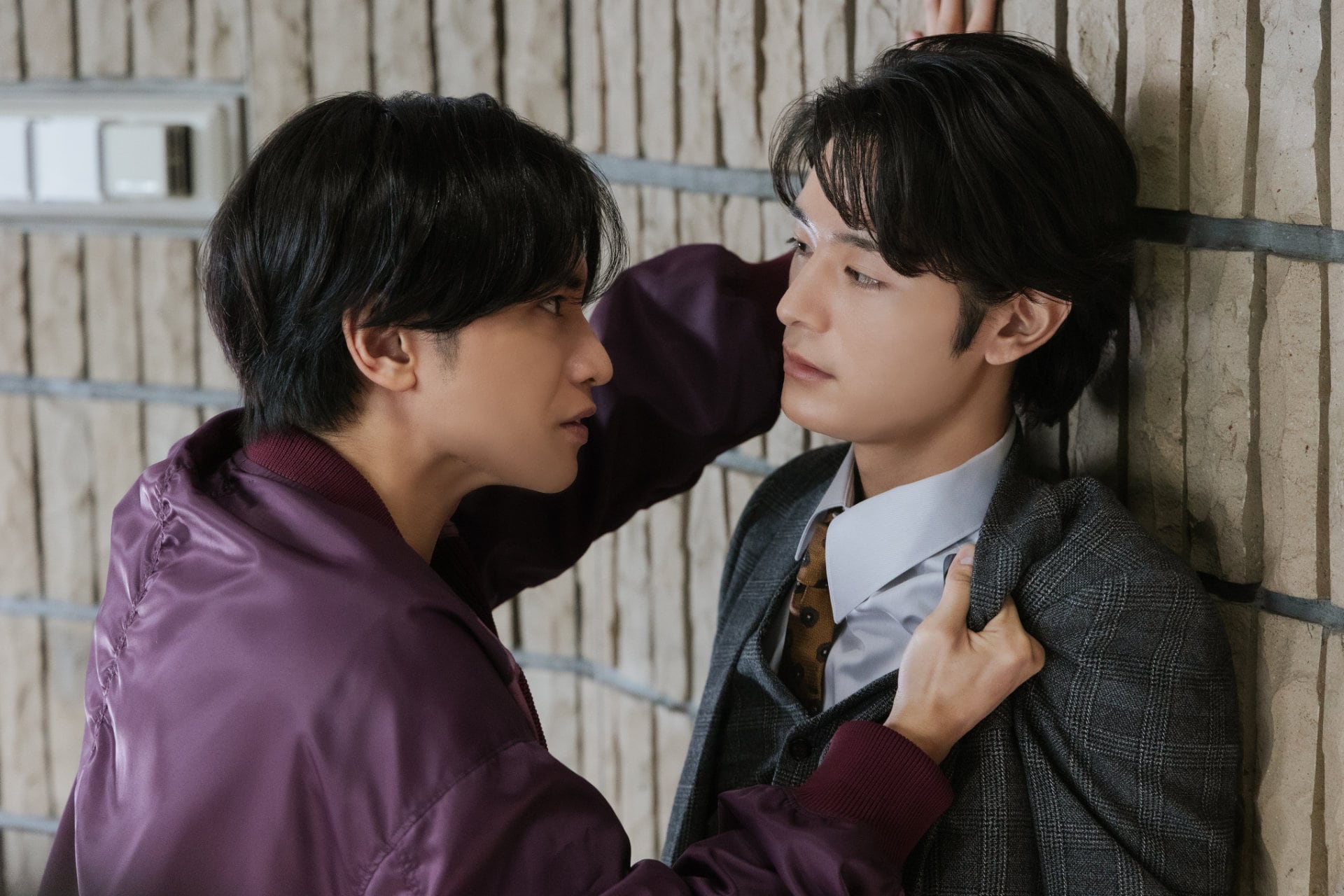中島健人が“ライバル俳優”に壁ドン、映画「ラブ≠コメディ」本編映像を公開