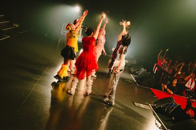 「7th ANNIVERSARY ONE MAN LIVE『ROPPONGI PARTY NIGHT』」の様子。（撮影：白石達也）