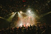 「7th ANNIVERSARY ONE MAN LIVE『ROPPONGI PARTY NIGHT』」の様子。（撮影：白石達也）