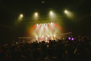 「7th ANNIVERSARY ONE MAN LIVE『ROPPONGI PARTY NIGHT』」の様子。（撮影：白石達也）