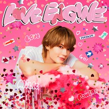 M!LKのミニアルバムのタイトルは「LOVE ENG!NE」、ジャケにチャリに乗ったM!LK