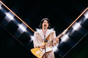 大森元貴（Vo, G）（Photo by Matty Vogel）