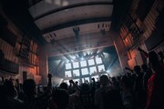 「INUWASI BAND SET 東名阪 LIVE TOUR 2026〝狗鷲昊閃〟」ファイナル公演の様子。（撮影：真島洸）