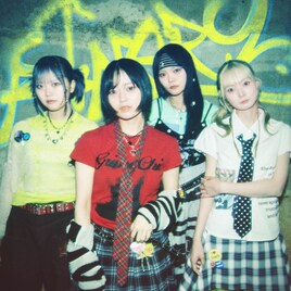 NEK!がメジャー1st EP「B!NARY」発売決定、無料ライブでサイン会も