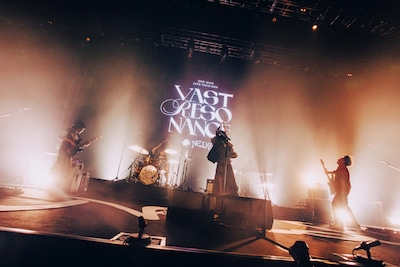 「NELKE ONE MAN LIVE TOUR 2026『VAST RESONANCE』」東京公演の様子。（Photo by Asako Tachibana, toya）