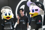 少し緊張がほぐれた沢村玲（中央 / ONE N' ONLY）。