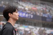 スタジアムを見つめる沢村玲（ONE N' ONLY）。
