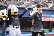 名前を呼ばれ、マウンドに向かう沢村玲（ONE N' ONLY）。