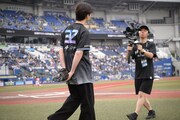マウンドに向かう沢村玲（ONE N' ONLY）。