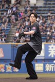 沢村玲（ONE N' ONLY）の投球の様子。