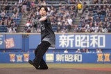 沢村玲（ONE N' ONLY）の投球の様子。