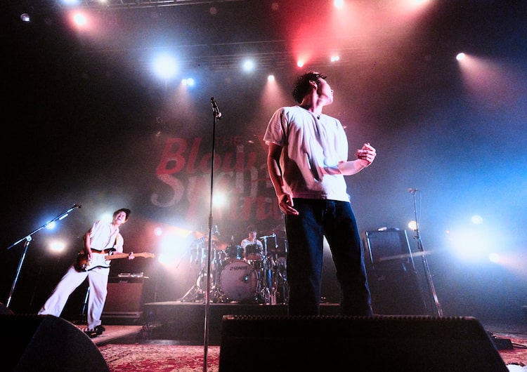 Suchmosのライブの様子。