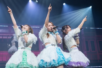 えびちゅうの“姉メン”安本彩花、中山莉子、真山りか（左から）。