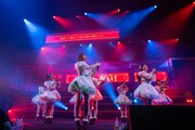 新曲「えびチリ、はじめました」を披露するえびちゅう。