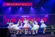 新曲「えびチリ、はじめました」を披露するえびちゅう。
