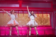 桜井えま（左）と仲村悠菜（右）の“エマユナ”コンビ。