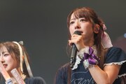 涙を流す真山りか。