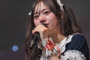 涙を流す仲村悠菜。