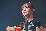 涙を流す桜井えま。