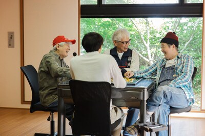 左から鈴木慶一、大水洋介、高木完、リリー・フランキー。