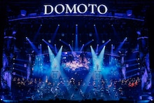 DOMOTOが聖地・東京ドームでめくった“新しい1ページ”、歌声を美しく重ねつつも止まらぬ熱弁