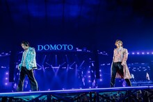 DOMOTOが聖地・東京ドームでめくった“新しい1ページ”、歌声を美しく重ねつつも止まらぬ熱弁