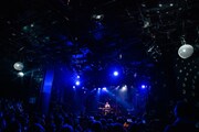 「Prelude」を披露する有安杏果。