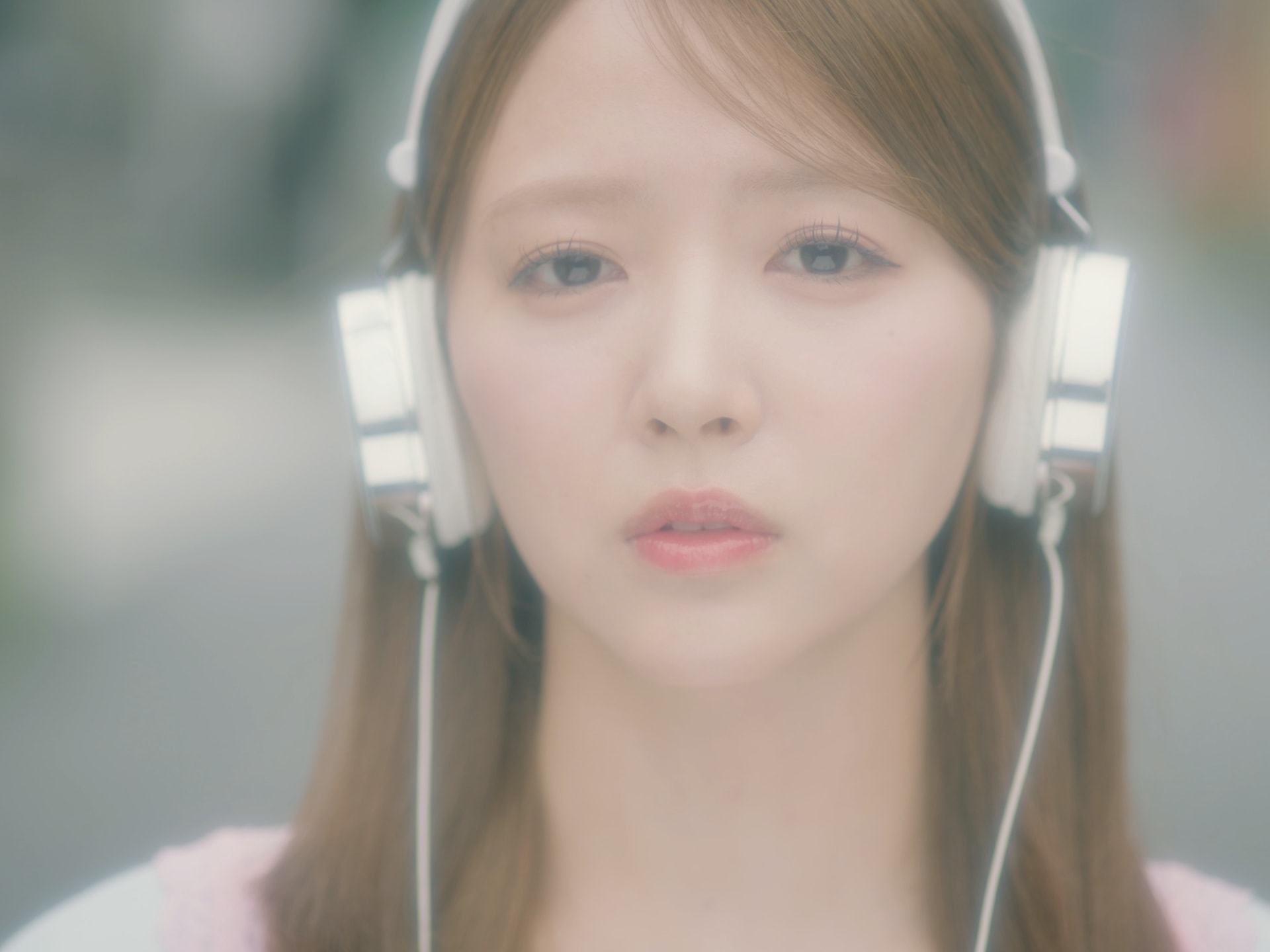 カネヨリマサル新曲MV公開、えびちゅう中山莉子が急に階段で踊り出す　過去の恋を昇華させたくて