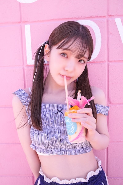桜井えま（私立恵比寿中学）1st写真集「あざと未満」より。（撮影：木村智哉）