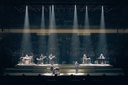 「始まりでも終わりでもない」Bialystocksが自然体で魅せた超満員の日本武道館公演