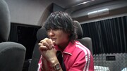 二宮和也を祝うべく緑山スタジオを目指す佐野勇斗。©TBS
