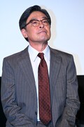 撮影中はセリフを書いた小さな紙をポケットに忍ばせている光石研。