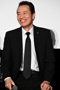 「シーズンいくつまでやるんですか！」とプロデューサーに確認する遠藤憲一。