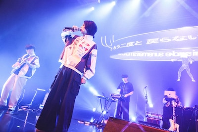 「ライブナタリー “group_inou × ピーナッツくん × PAS TASTA” 横浜」よりPAS TASTAのステージの様子。（撮影：森好弘）