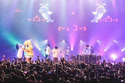 「ライブナタリー “group_inou × ピーナッツくん × PAS TASTA” 横浜」の様子。（撮影：森好弘）