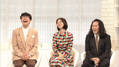 左から川島明（麒麟）、朝日奈央、又吉直樹（ピース）。©NHK