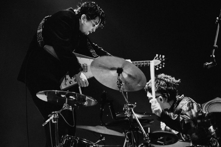 常田大希（Vo, G）と勢喜遊（Dr, Sampler）。（Photo by Kosuke Ito）