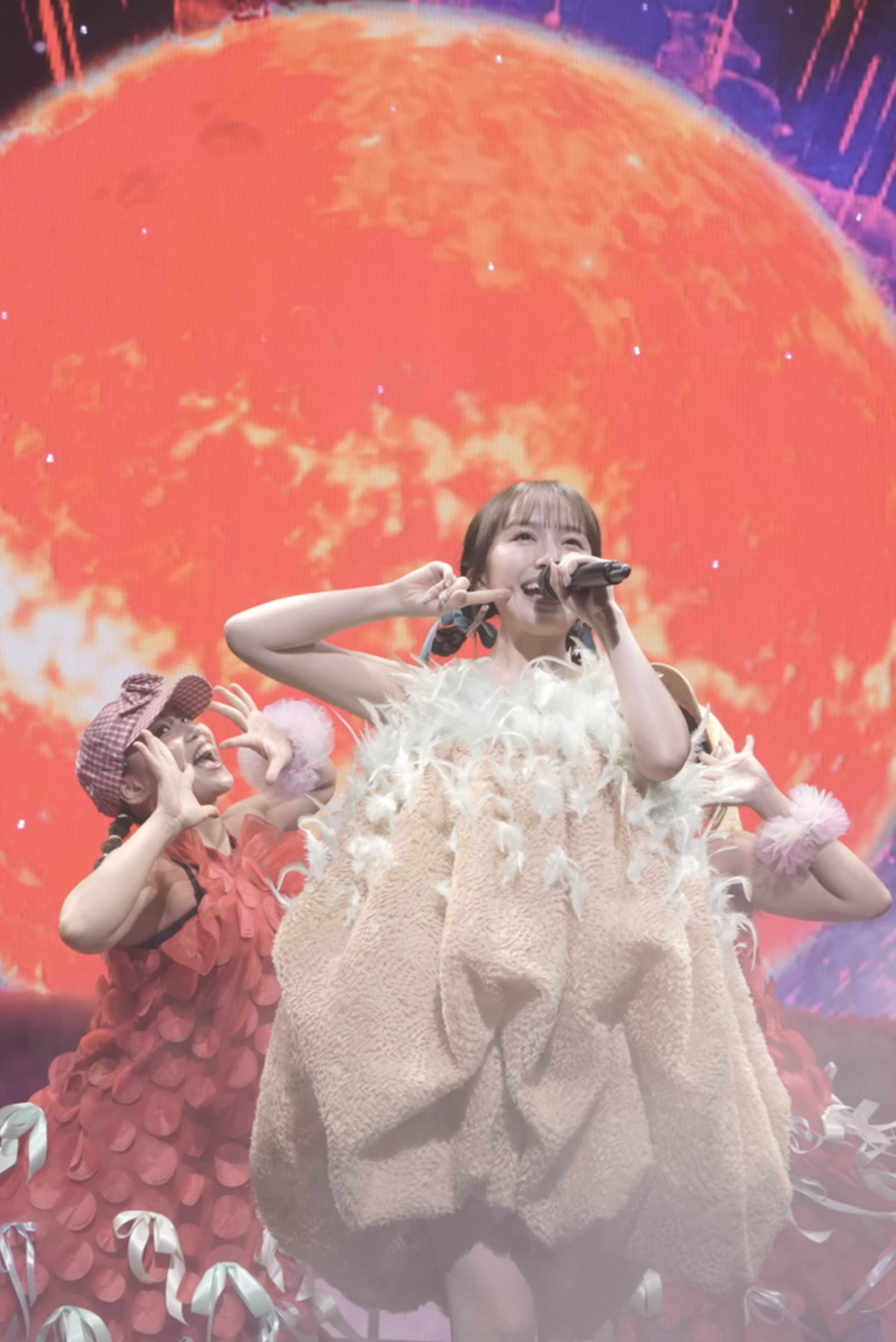 ももクロ百田夏菜子「笑顔の天下、まだまだ長いぜ！」32歳の誕生日パーティを“一番ハッピーな惑星”で開催