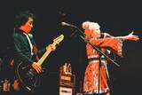 祖堅正慶（G / THE PRIMALS）と南條愛乃。（撮影：西槇太一）