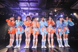 ボックス・コーポレーション発の新アイドル・LOVE CHANT、お披露目公演は即完売の大盛況