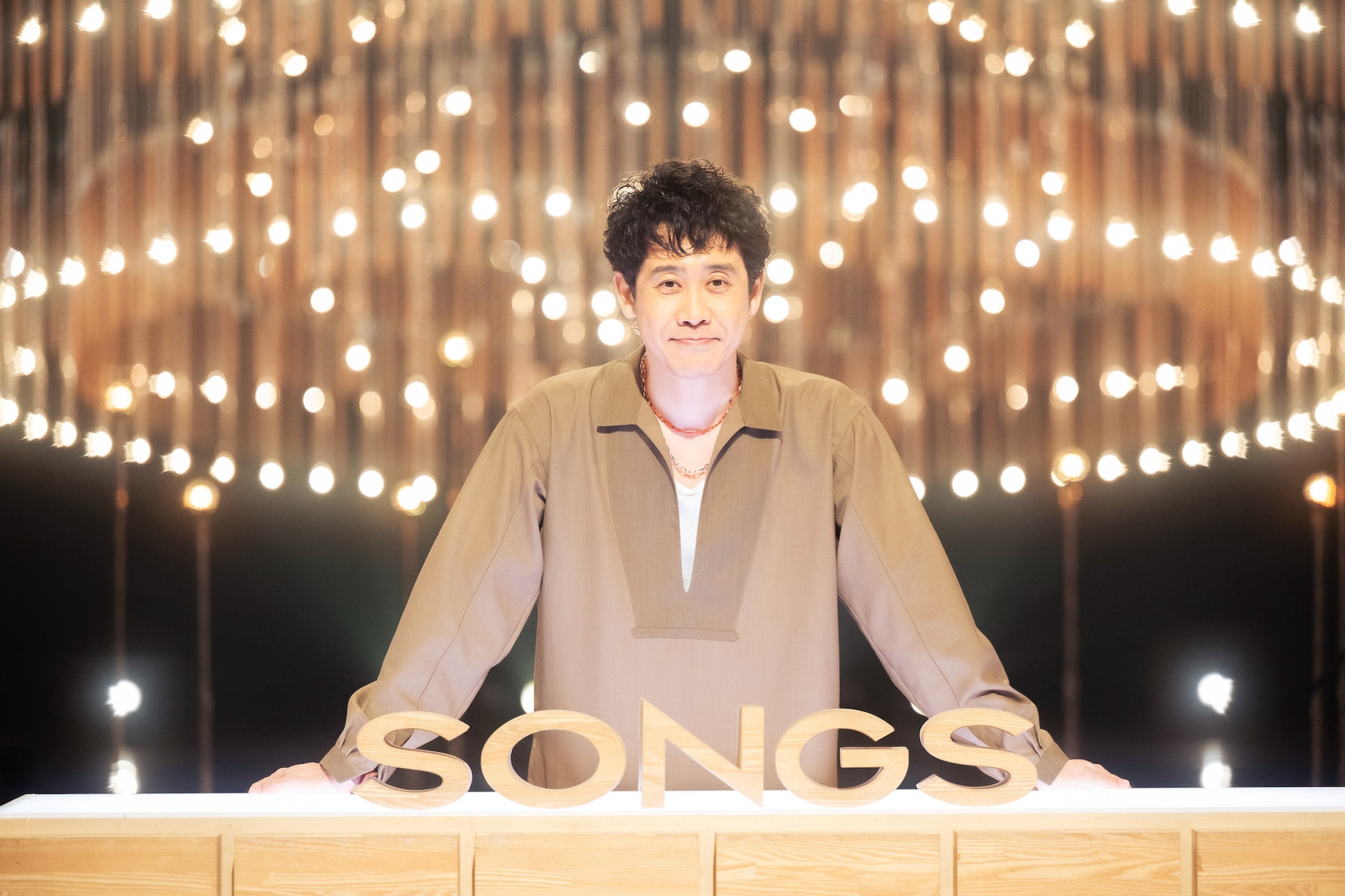 歌手・大泉洋にNHK「SONGS」が密着、弾き語りリベンジや北川悠仁とのレコーディングに迫る