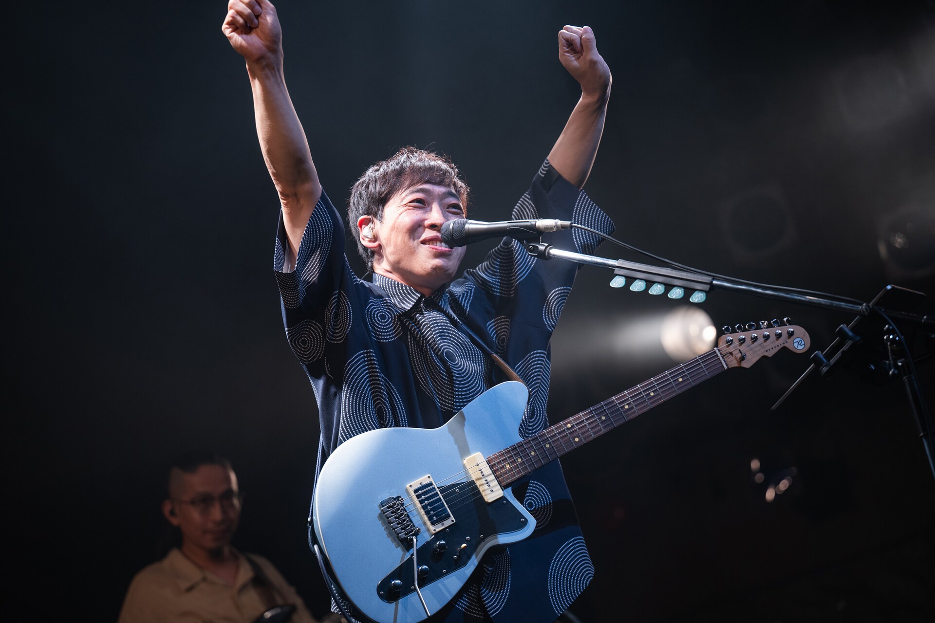 堂島孝平ツアー開幕、ステージ中央から動けないギターボーカルとスタンドマイクの関係に新提案