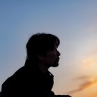 星野源「恋」が発売10周年！星野の誕生日に7inchアナログ盤リリース、本人監修のリマスタリング音源収録