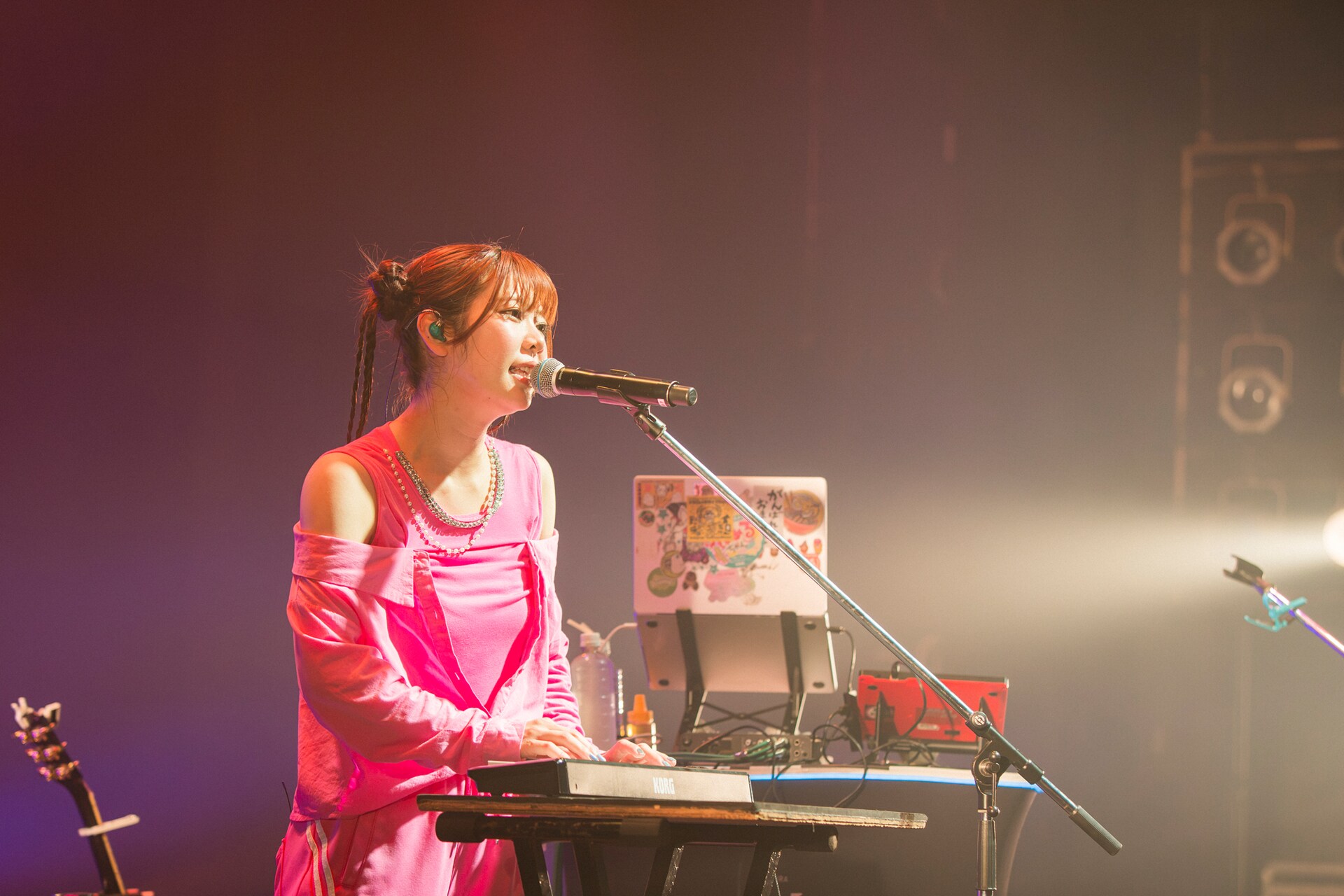 眉村ちあき「AMPLAND PLAN」ツアーで未発表の新曲披露、友達のタイ人バンドとコラボ