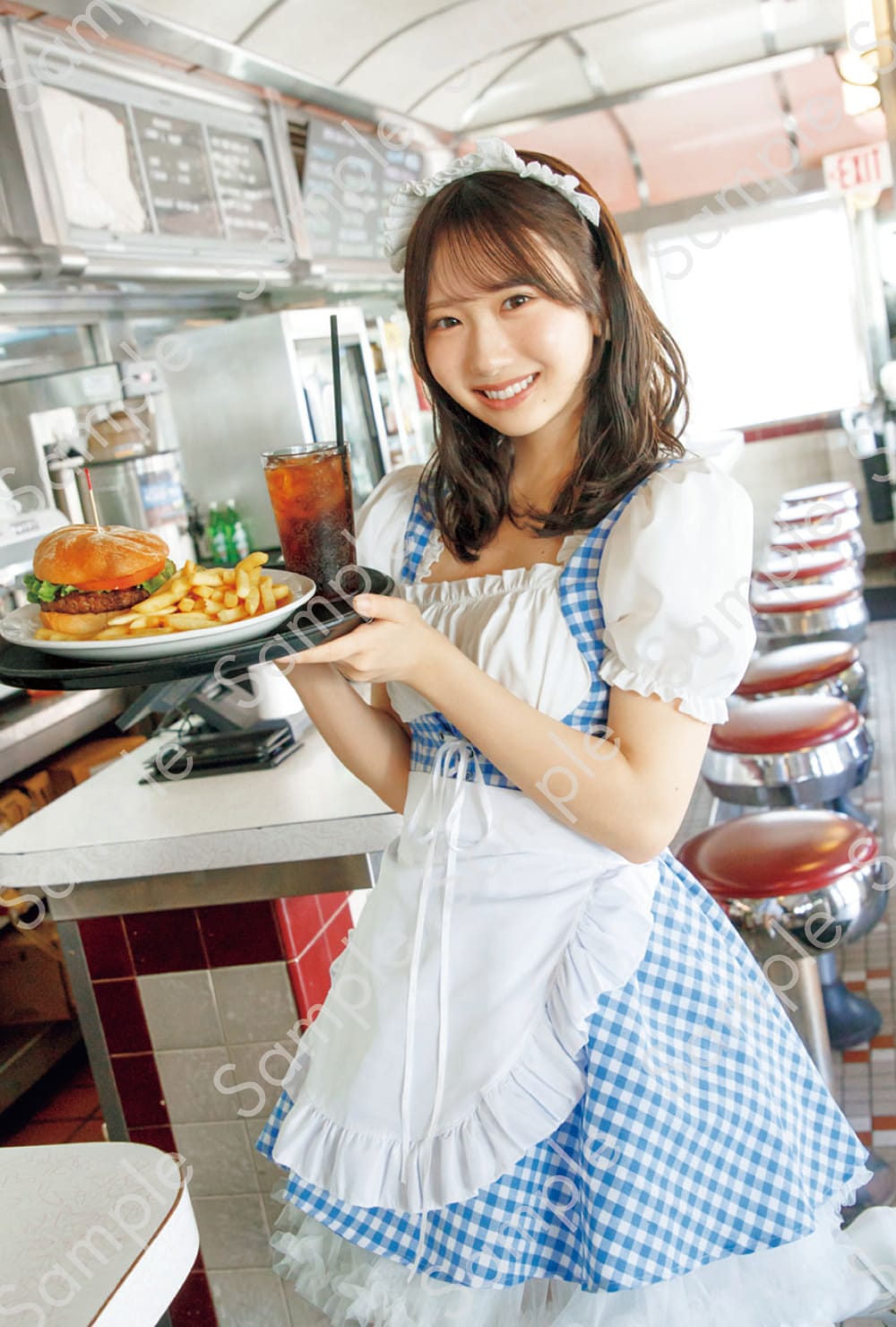 日向坂46藤嶌果歩が働くダイナーがあったら、1st写真集「果実の歩幅